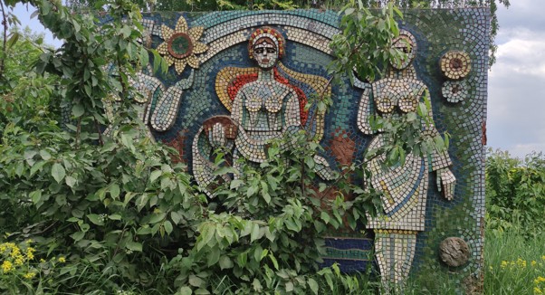 Дорожня стела Три Сестри
