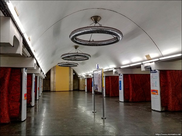 Subway station "Palats Ukraina"