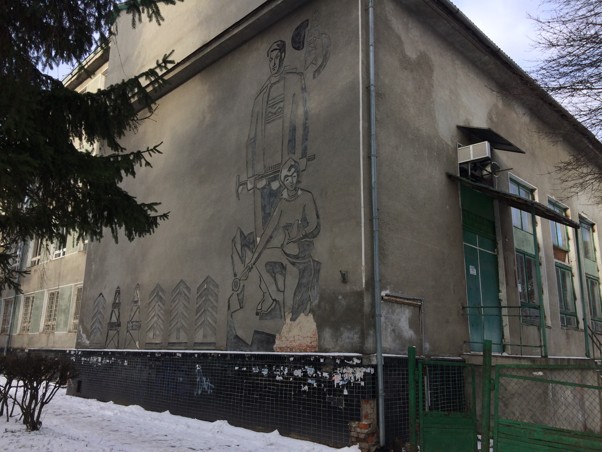 Sgraffito on the facade of the building "Zakhidukrheologiya"
